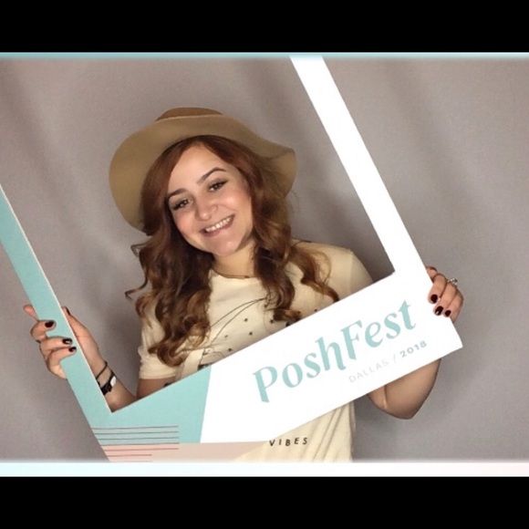 Welcome to my closet ๐ - Picture 1 of 8